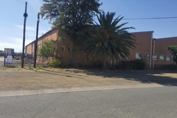 This commercial property in Bloemfontein is situated in a busy industrial area with nearby routes to the N1 for transportation.
Large ...