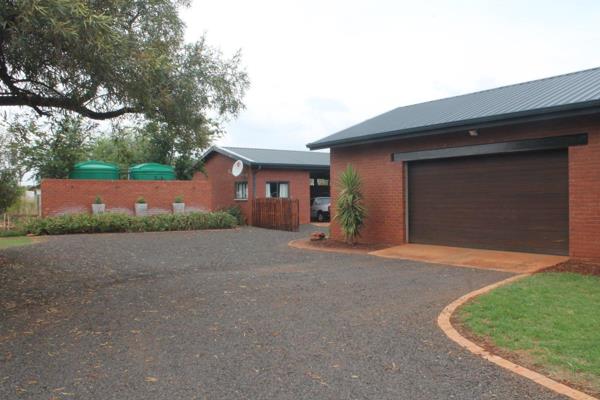 There is a modern house , its a green  house , the view is to die for , a bed , 4 half  bath , massive  kitchen , scullery, pantry ...