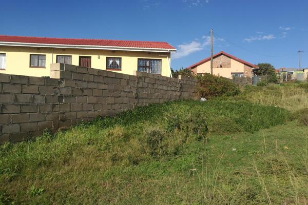 A 921 m2 level vacant land on which to build your own dream house.  Located in a ...