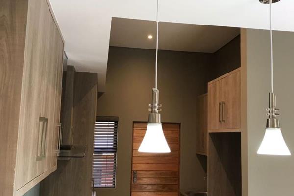 Beautiful single story townhouse in the best location Bloemfontein has to offer.  

In ...