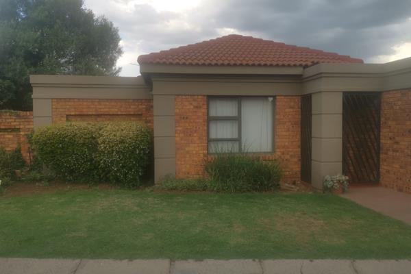 This stunning unit is situated in a secure estate near the Lemon Tree and New Market Mall.

Offering you 3 bedrooms with built in ...