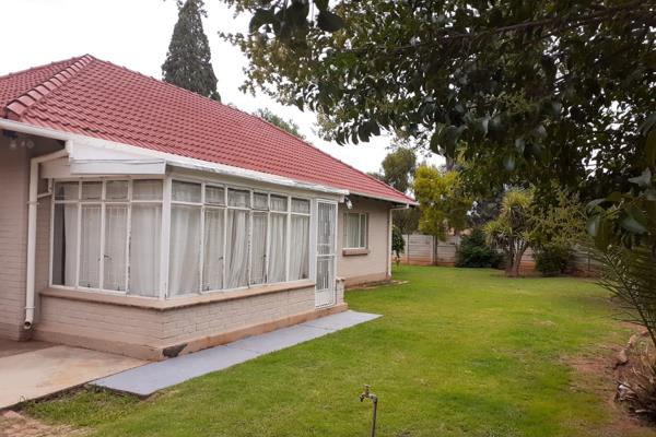 Lovely family home situated in secure area of Stilfontein. 

Neat and spacious, walking distance from Spar. 

This family home ...