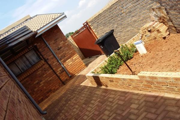 3 specious bedroom ,full bath, kitchen, lounge, 2 dining room , TV room , Study room, heated floor  toilet and fully walled , carport ...