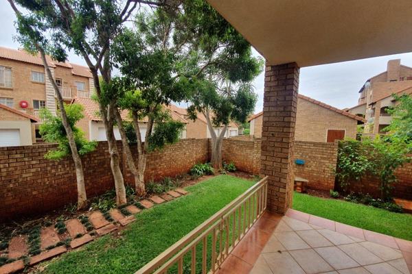 Sole Mandate
2 bedroom ground floor unit with garden available in Lavender close security complex
1 Full bathroom
Open plan kitchen ...