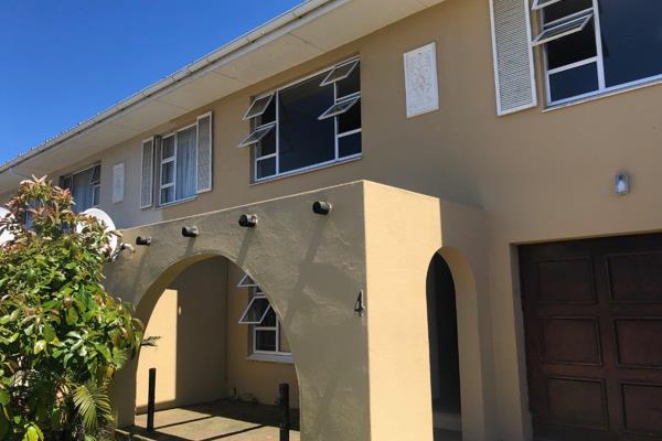 Large spacious duplex townhouse close to safe swimming beach, President Primary school ...