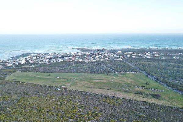 Very spacious piece of agricultural land adjacent to the popular coastal town of Agulhas.

This beautiful land offers you stunning sea ...