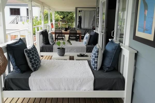 EEZY BREEZY HOLIDAY HOME situated in a quiet, peaceful suburb of Fisher Haven, provides holiday accommodation for up to 4 adults OR 2 ...