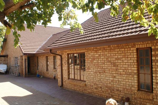 This property is located on the N4 highway towards Rustenburg - ideal for a Service ...