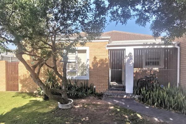 Neat Face Brick property with garden in front. 
Very neat and in the heart of Protea ...