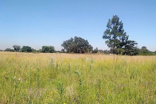 Big vacant land zoned industrial (light) for development for sale in Kookrus.  
Stunning size – vacant with two road excess.  Zoned ...