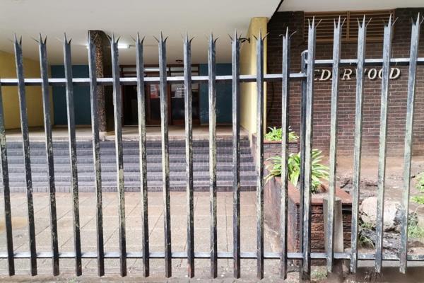 1 bedroom x 1 bathroom flat with 24 hour security guards. Very secure building with ...