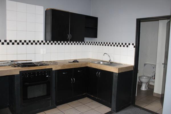 Clean and spacious apartment in student hub of Braamfontein.