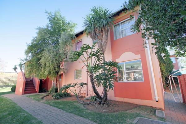 This lovely neat townhouse is ideal for the young couple on the move.

Fully tiled 1 bedroom townhouse has bedroom with ...