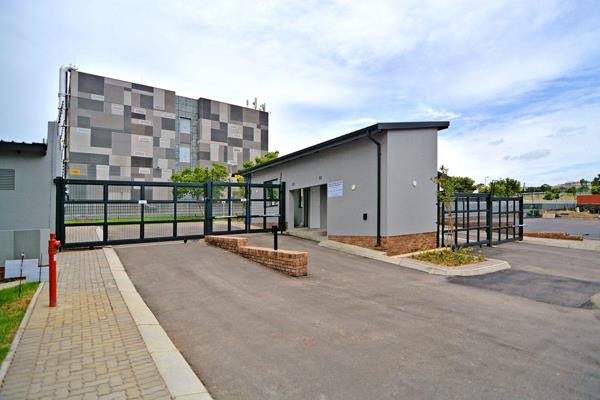 13th Road, Noordwyk, Midrand, 2274Fully tiled unit with built-in cupboards.
Washing machine and dishwasher connection available in the ...