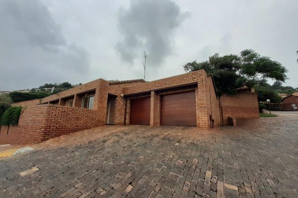 Spacious Simplex in Constantia Kloof - Perfect for Comfortable Living

Location: ...