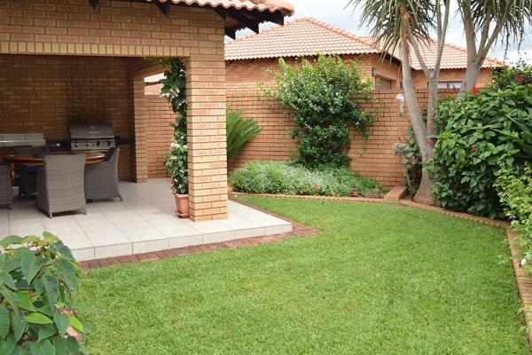 K2637. Spacious Three Bedroom Simplex to rent in upmarket complex in Equestria, Pretoria ...