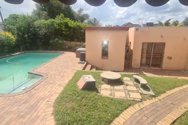 Spacious family home with flat to let in Edenvale. This neat home features 3 bedrooms ...