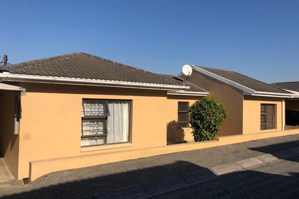 This spacious secure sunny townhouse offers 3 bedrooms, 2 bathrooms (1 en-suite) , large ...