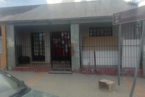 257 m2 house/shop/workshop next to taxi rank opposite the Escom towers. Ideal for anything !!! You can live in it, and run your ...