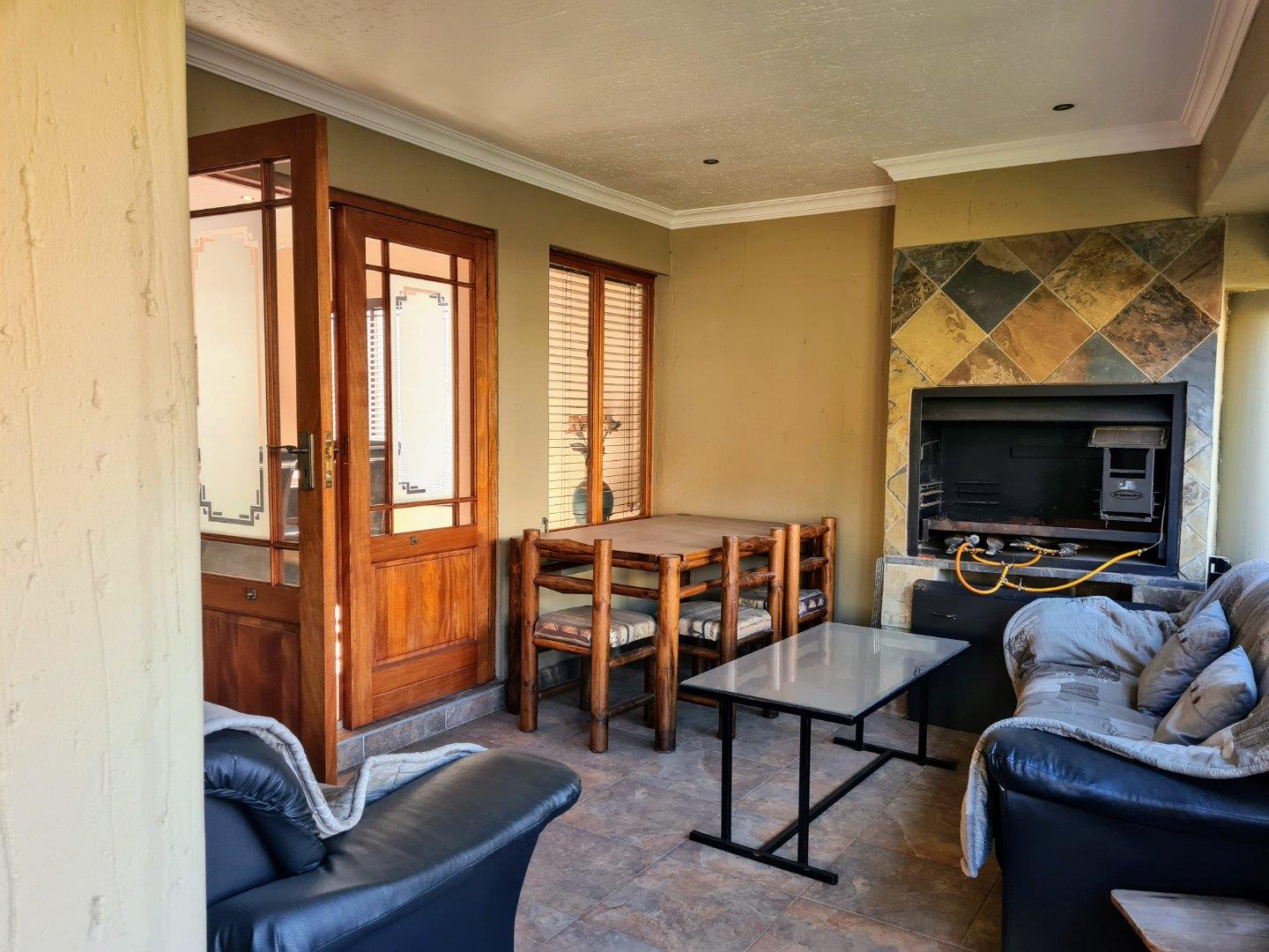 3 Bedroom Townhouse for sale in Emfuleni Golf Estate P24109714104