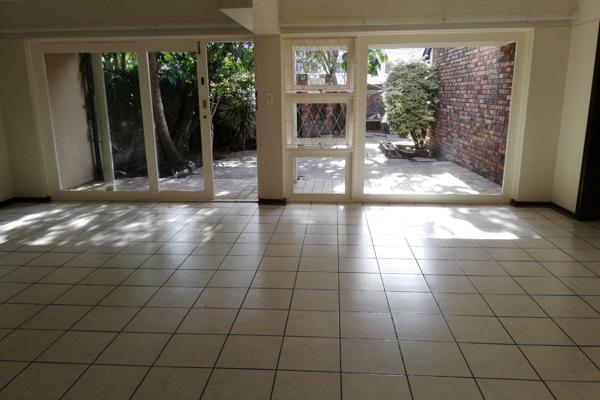 We offer you a large and very spacious townhouse in Selborne.

Large, sunny lounge leading onto the garden.
Large dining-room. ...