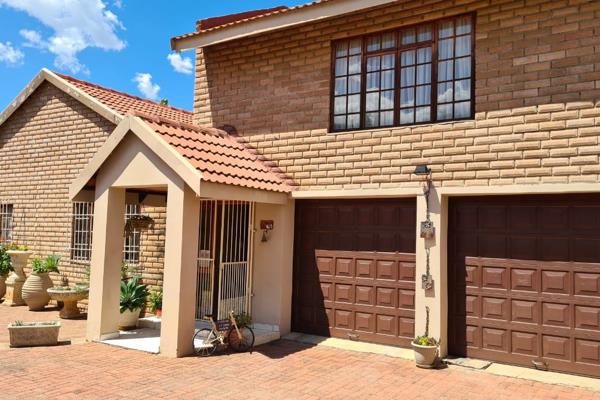 Modern Townhouse consists of :- Three Bedrooms , Two Bathrooms , Four Living Areas , Modern Kitchen and Two Garages.

Townhouse ...