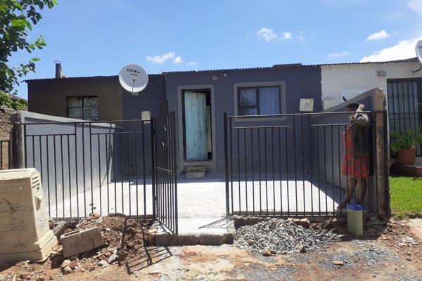 Just been renovated , very close to ChriS Hani Mall ,  3bedrooms ,kitchen ,lounge ,bathroom with shower and toilet ,will suit a small ...