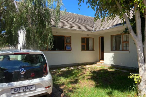 4 rooms available in Lynfrae, Claremont in 5 bedroom house. House furnished with fibre ...