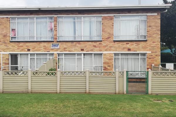 Very neat flat for sale in Peacehaven 
1 Bedroom Unit with en-suite Bathroom
Nice Kitchen
Open plan dining and living room
Water ...