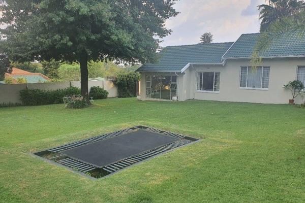 Freestanding house for sale, massive yard with pool and trampoline! This lovely property is in a prime location in Paulshof, on ...