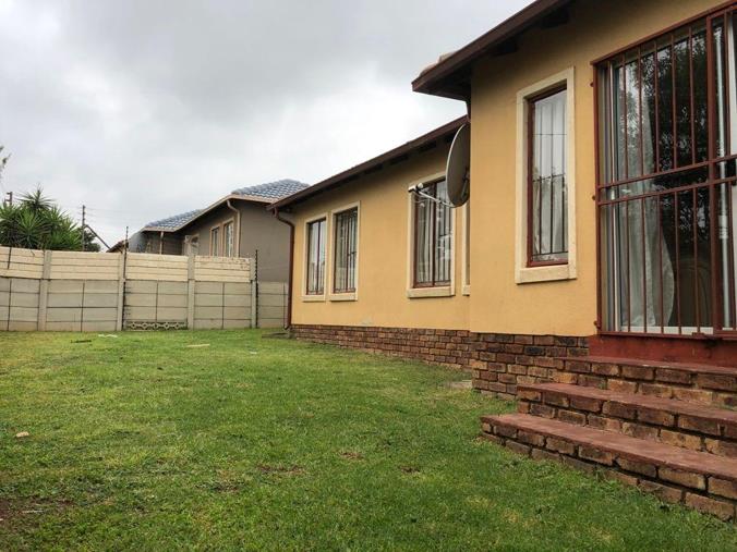 3 Bedroom House for sale in Cosmo City