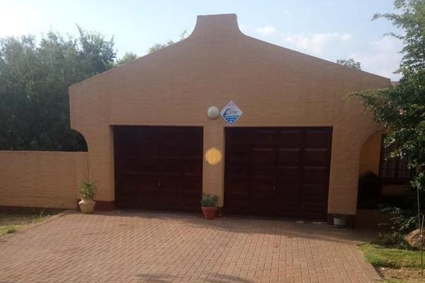 Lovely, spacious family with 3 Bedrooms, 2 Bathrooms and two garages. 

Situated in a safe and secure suburb of Klerksdorp. ...