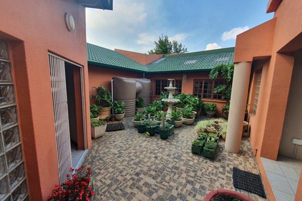 Located in Trichardt, this 500sq house offers five bedrooms &amp; three full bathrooms.
The living areas are very spacious and ideal ...