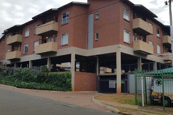 This beautiful and modern apartment is located in auckland park and it is central to may amenities in the area.
It is ideal for either ...