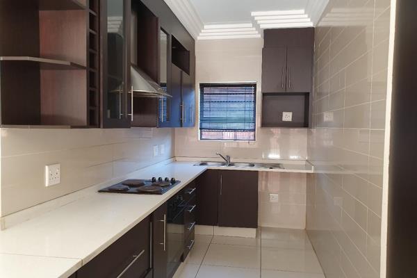 This 2 bedroom apartment on the ground floor, has a lovely modern kitchen with granite ...