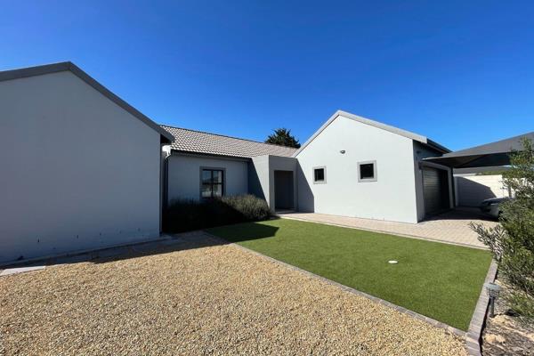 House Apollis - Excellent open plan designed home for sale in Langebaan. 

Introducing an exceptional family home. 

On offer is a spacious, well-designed home for modern family life. This residence features a seamless flow ...