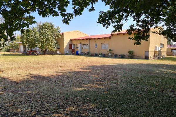 &#177; 5 ha Income generating small holding for sale &#177; 13km outside of Deneysville close to the Vaaldam &amp; Vaal River

This ...