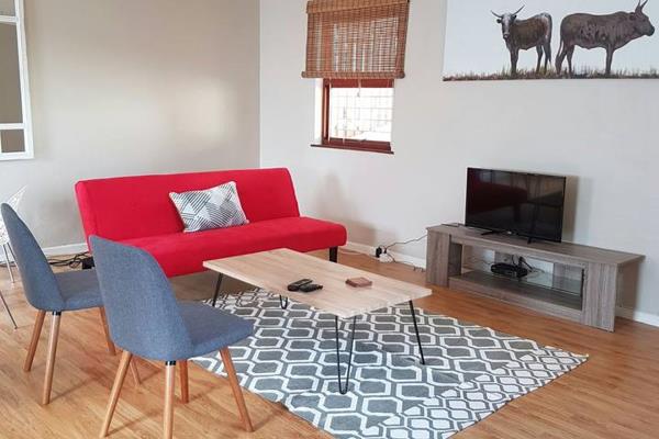 1 Bed cottage to rent in Kreupelbosch, overlooking Constantia. Walking distance to Sweet ...