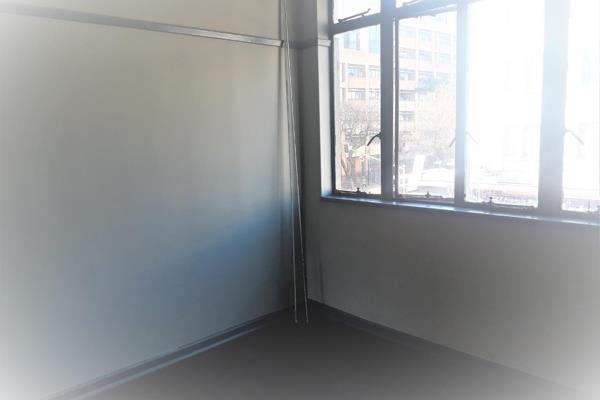 Spacious and in excellent condition 1 bedroom Flat in Pretoria City Centre at R 4390. ...