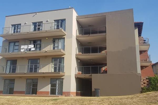 Looking For A short term rental in the Ruimsig, Roodepoort Area?????

Come and stay in ...