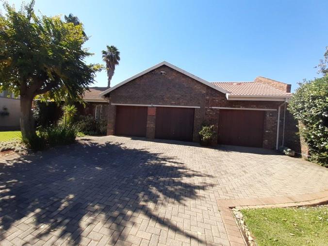 4 Bedroom House for sale in Vanderbijlpark SW