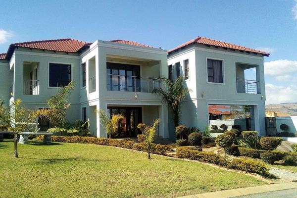 Live in luxury with this beautifully built 5 bedroom, 4-bathroom home in the heart of Sterkspruit Estate!
Elegant finishes &amp; ...