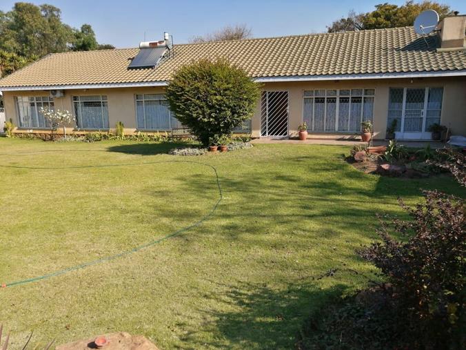 5 Bedroom House for sale in Beyers Park