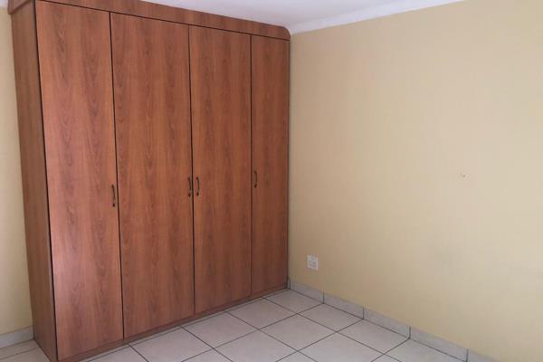 Bronkhorstbaai  2 Bedroom unit to rent close to the dam. 1 Bathroom, lounge and kitchen. ...