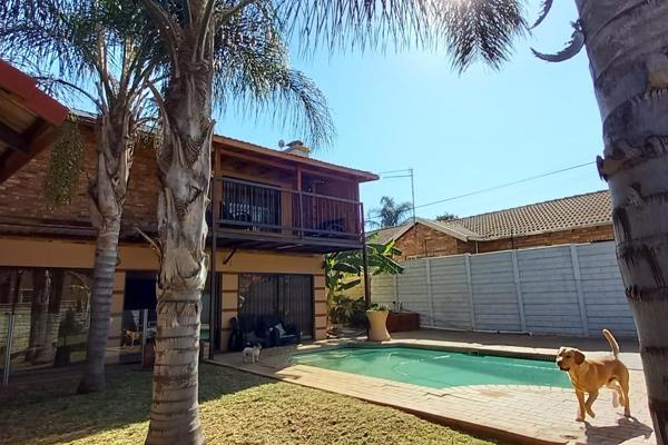 This is a must see!!

This property is situated in a very popular area in Glen Marais ...