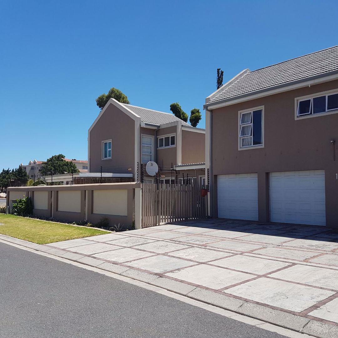 9 Bedroom House for sale in Gordons Bay Central P24110039854