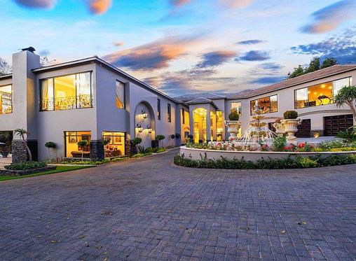 4 Luxurious and marvellously modern mansions