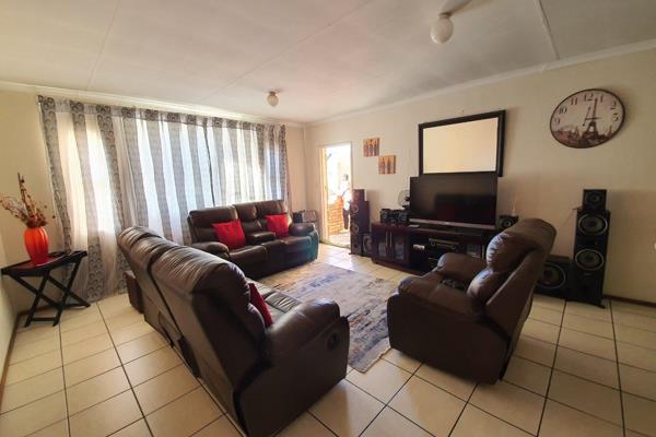 Features 
- 2 Bedrooms
- Kitchen 
- Living Room 
- Bathroom 
- Balcony 
- Carport ...