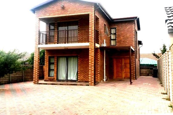 Double-Story House in Bester Park - Convenient and Secure

Located in Bester Park, this double-story house offers a fantastic ...