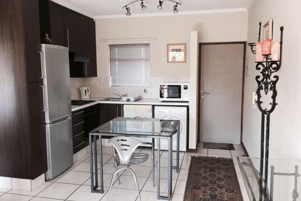 A beautiful top floor apartment in Sunset Boulevard, Lonehill, Fourways

The complex has ...